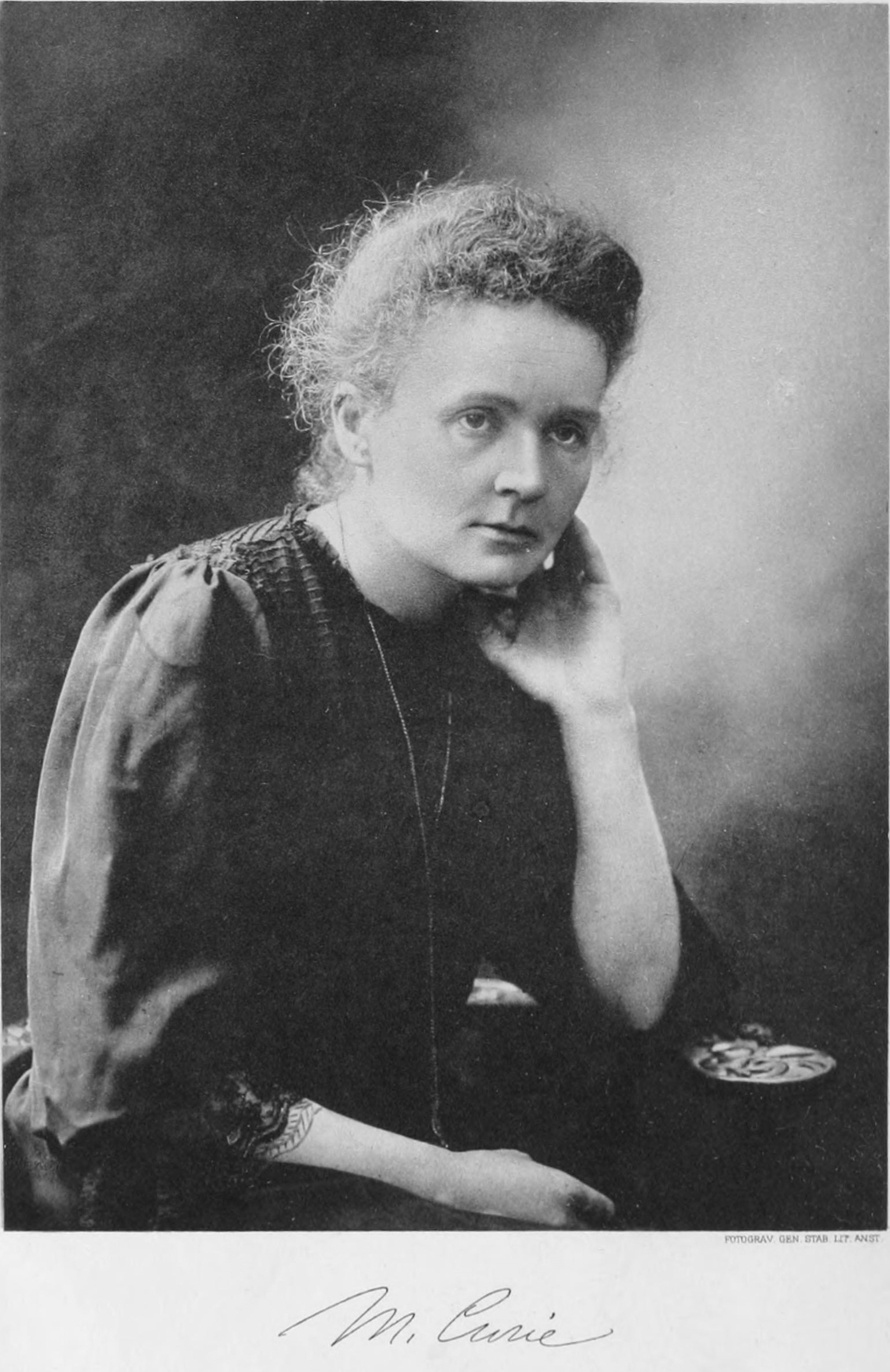 Мария Кюри на портрете 1911 года, опубликованном в издании о Нобелевских премиях.